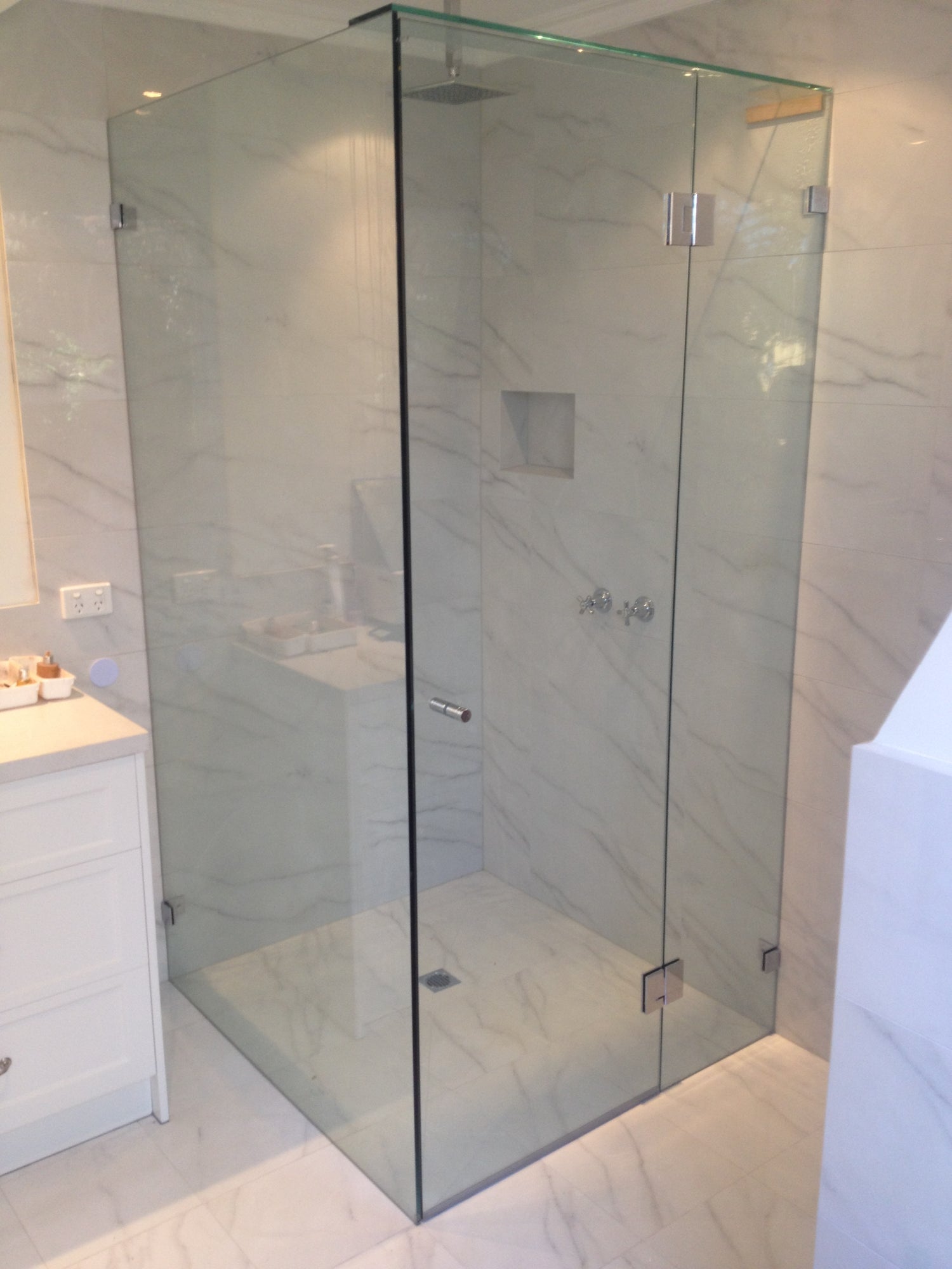 Frameless Shower Screen - Fully enclosed